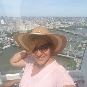 Meet your Posher, Olivia